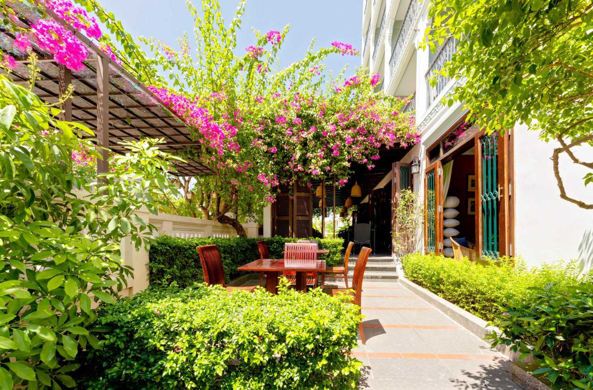 Cozy Savvy Boutique Hotel Hoi An Eksteriør billede A typical courtyard in the Old City