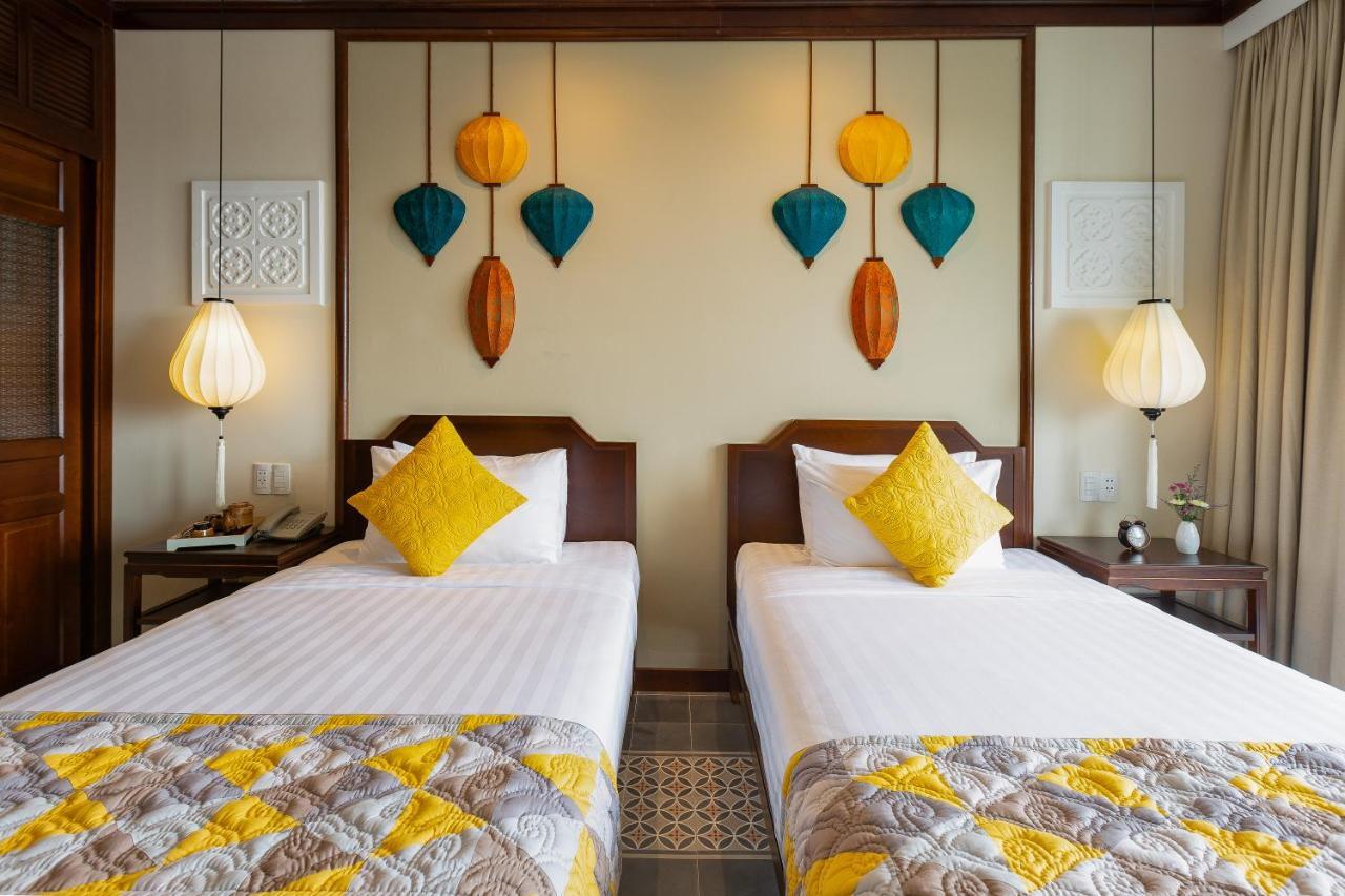 Cozy Savvy Boutique Hotel Hoi An Eksteriør billede Lanterns in a hotel room