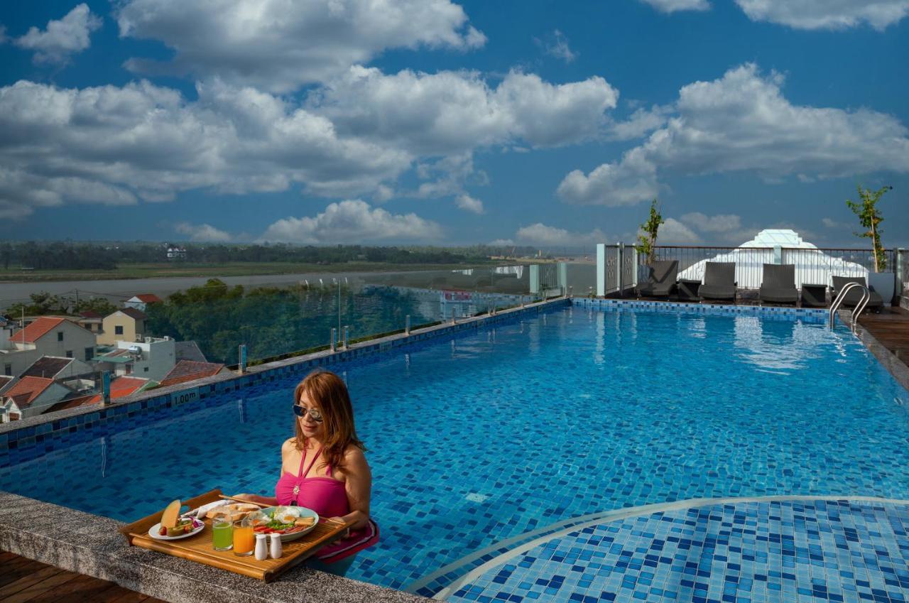 Cozy Savvy Boutique Hotel Hoi An Eksteriør billede Rooftop pool at the hotel
