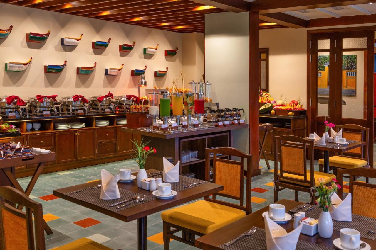 Cozy Savvy Boutique Hotel Hoi An Eksteriør billede The buffet at the hotel