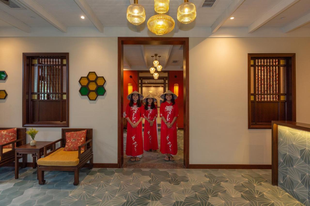 Cozy Savvy Boutique Hotel Hoi An Eksteriør billede The lobby of the hotel